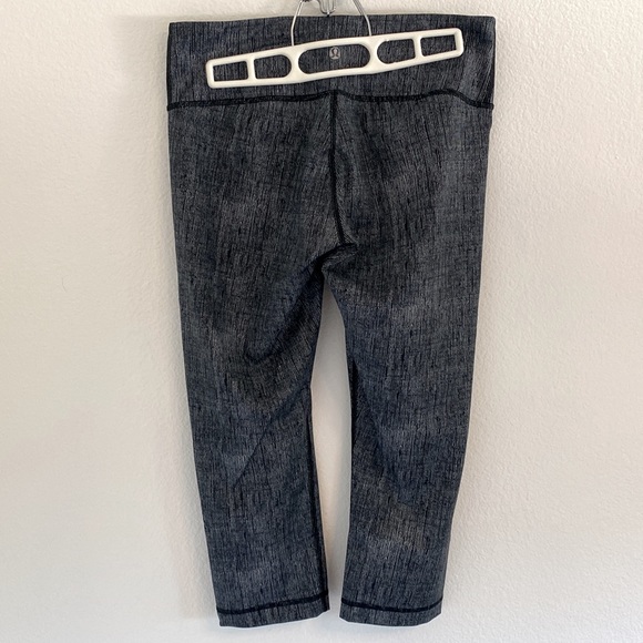 Size 8 Lululemon Capri Leggings - Picture 2 of 3